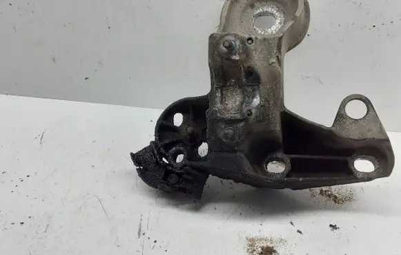 Audi A4 S4 B6 8E 8H Engine mounting bracket