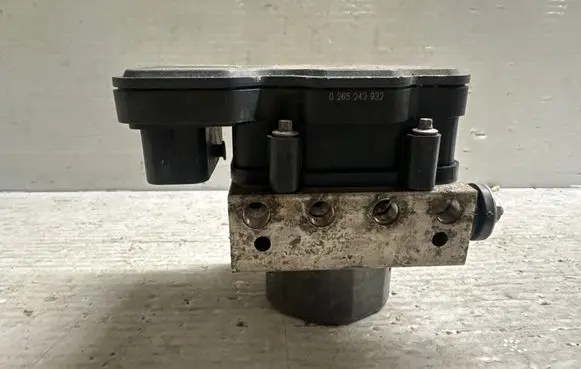 Nissan Qashqai ABS Pump 0265243932