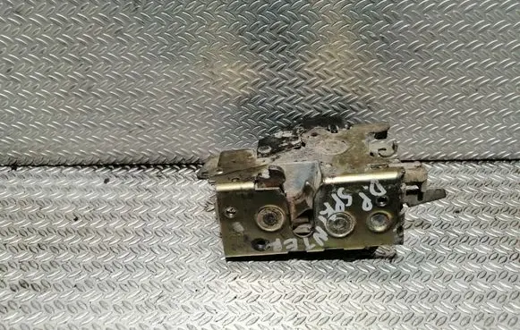 Mercedes-Benz Vito Viano W638 Front door lock 9017200235
