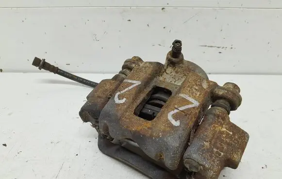 Toyota Land Cruiser (J120) Rear brake caliper 