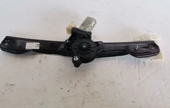 Rear door manual window regulator
