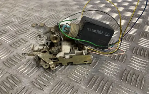 Volkswagen II LT Front door lock A901720