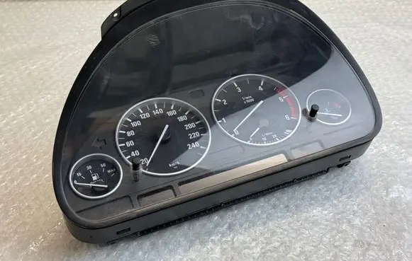 BMW 5 E39 Speedometer (instrument cluster) 6914883 62116914883 87001294