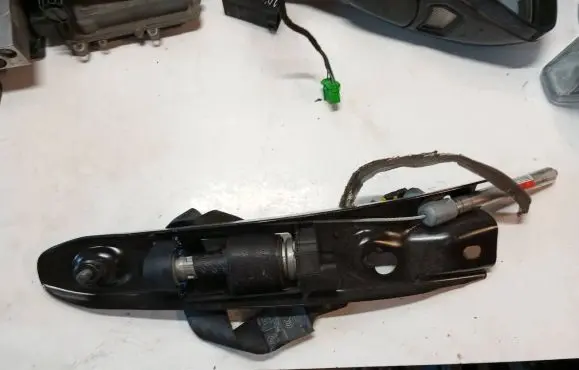 Volvo XC90 Front seatbelt 30661913