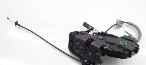 Volvo XC70 Front door lock 31253665