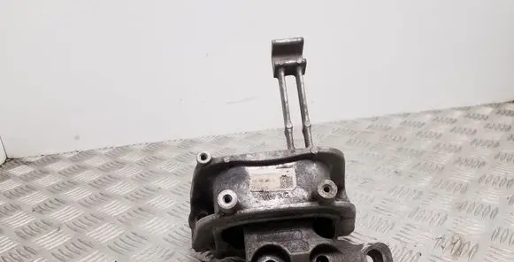 Volkswagen PASSAT B8 Engine mount bracket 3Q0199262J