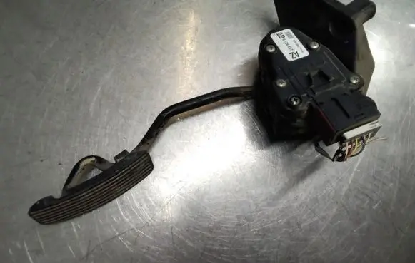 Opel Combo C Accelerator pedal position sensor 9129857AZ 6PV00811100