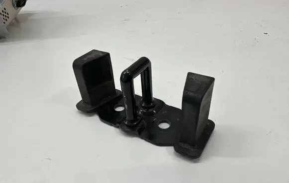 BMW 2 F46 Trunk lock loop 