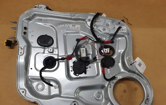 Hyundai Santa Fe Front door window regulator with motor 2601126 824702B050J9S4