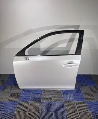 Lexus CT 200H Front door