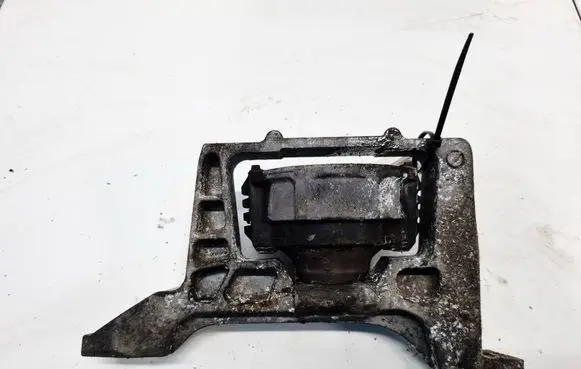 Mazda 3 I Engine mounting bracket B32T