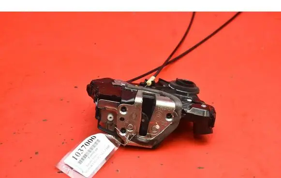 Toyota Avensis Verso Front door lock 