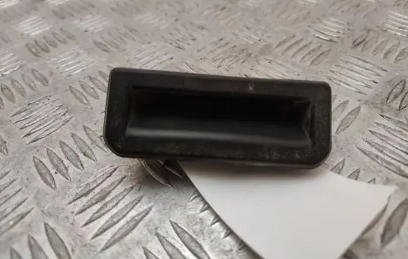 Tailgate opening switch