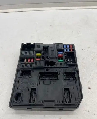Nissan Qashqai Fuse module 284B75NA1A 3845795475 5CH811F02