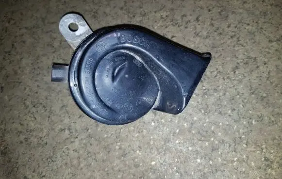 BMW 5 E39 Horn signal 703881157