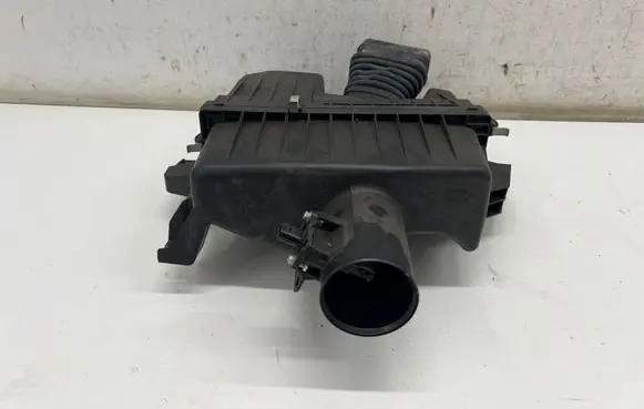 Nissan X-Trail T33 Air filter box 6RU01
