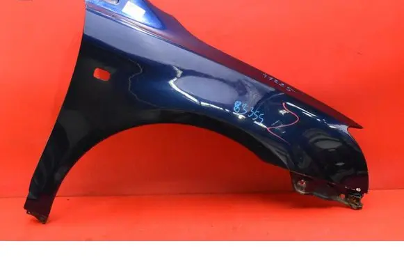 Toyota Avensis Verso Fender