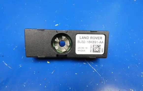 Jaguar F-Pace Aerial antenna amplifier BJ3218K891AA