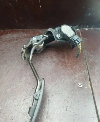 Toyota Avensis T250 Accelerator throttle pedal 8928152021 1983003041