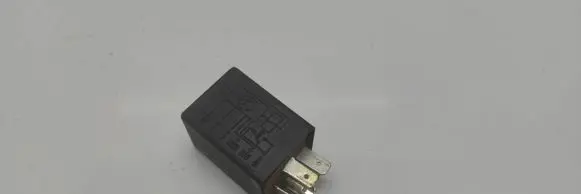 Volkswagen PASSAT B4 Window wiper relay 321955531A