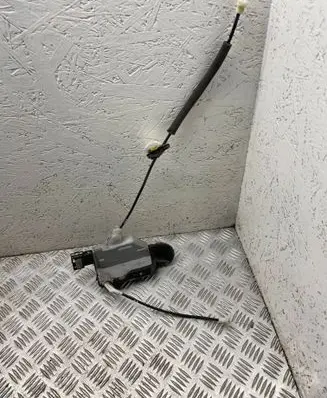 Peugeot 5008 Front door lock 732292