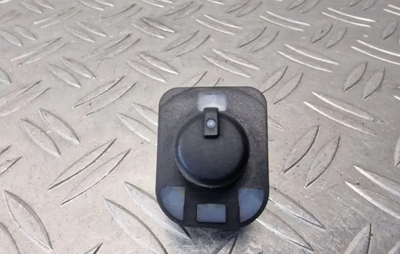Wing mirror switch