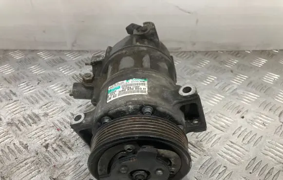 Volkswagen Golf VI Starter motor 046968042B4 R134A1706P 5N0820803H