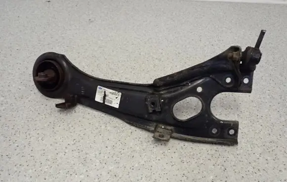 KIA Carens II Rear suspension control arm 
