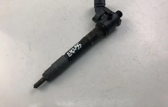 Volvo V70 Fuel injector 31405404