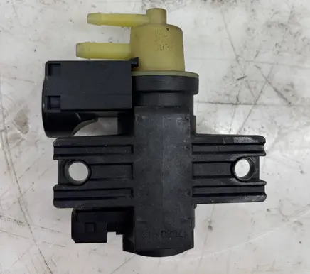 Renault Master III Turbo solenoid valve PA66GF35
