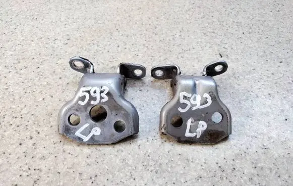 Subaru Forester SJ Front door lower hinge