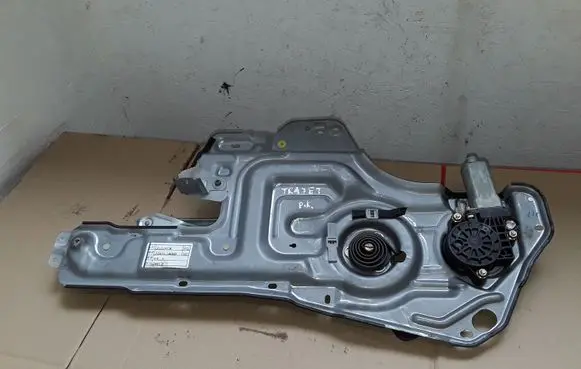 Hyundai Trajet Front door window regulator with motor 824703A000