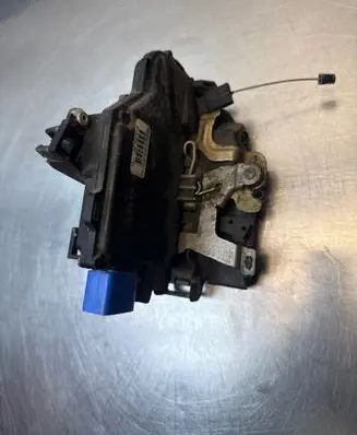 Volkswagen Jetta V Front door lock 3D1837015 CM2192000432 RA66309C
