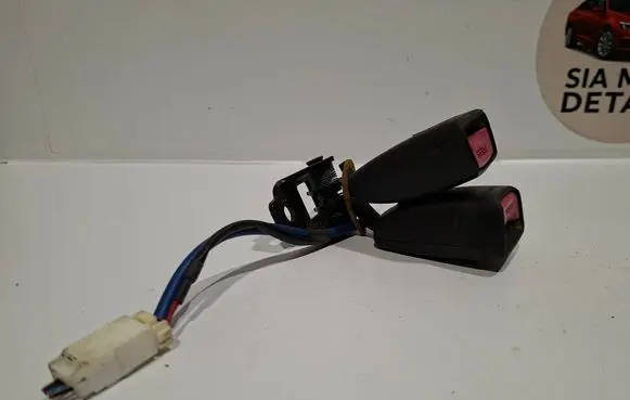 Hyundai i30 Middle seatbelt (rear) 07121413