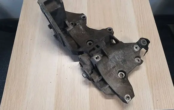 Audi A1 Generator/alternator bracket 03L903143K