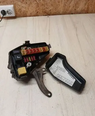 Volvo S70 V70 V70 XC Fuse box set 9128576 9162084