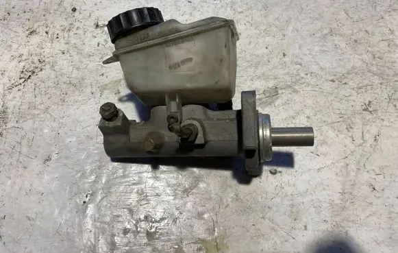 Brake fluid reservoir