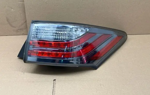 Lexus CT 200H Rear/tail lights 1304302