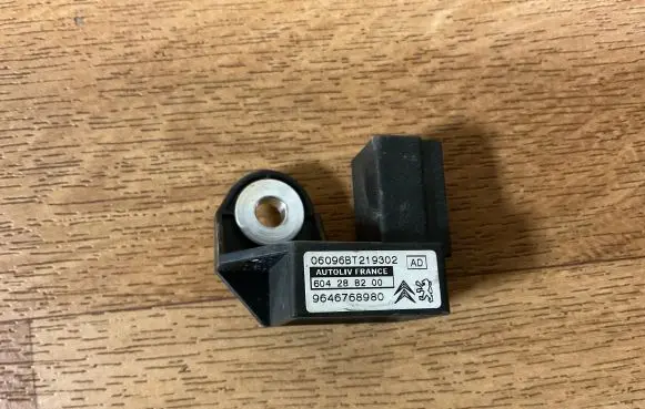 Citroen C4 I Airbag deployment crash/impact sensor 9646768980 604288200 06096BT219302