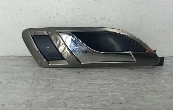 Skoda Superb B5 (3U) Front door interior handle 3U0837932