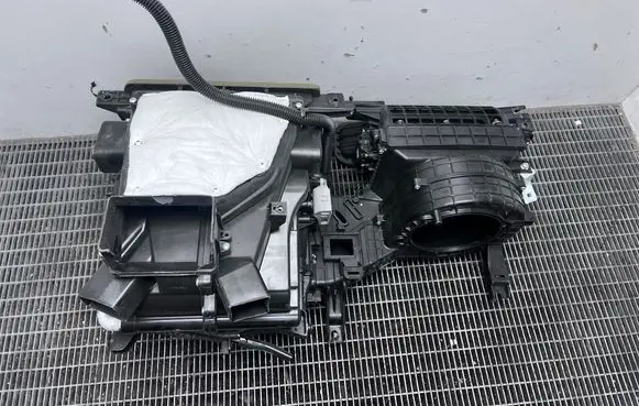 KIA Sportage Interior heater climate box assembly housing F805NFFAA 5805NFEAA