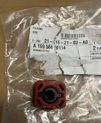 Mercedes-Benz CLS C219 Radiator mount bracket A1695040114 A1685040114