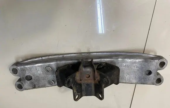 Lexus IS 220D-250-350 Gearbox mounting bracket