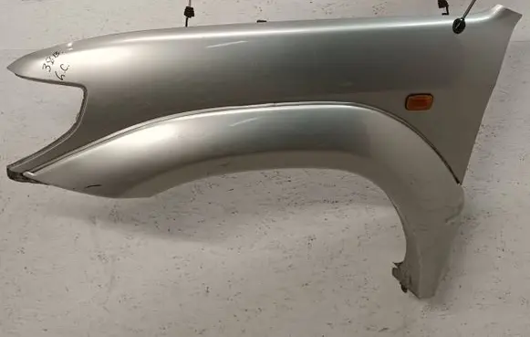 Toyota Land Cruiser (HDJ90) Fender