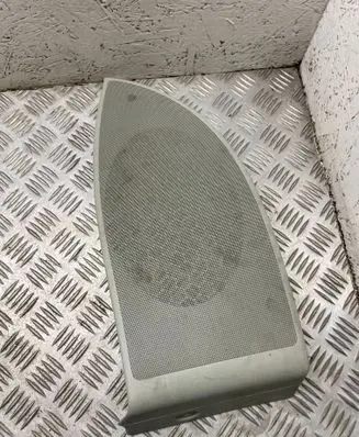Parcel shelf speaker trim grill