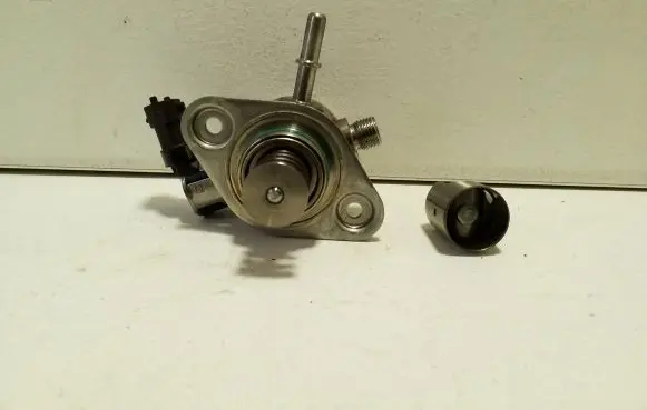 Volvo XC40 Fuel injection high pressure pump 31405318 0261520456