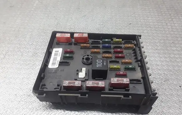 Volkswagen PASSAT B6 Fuse module 3C0937125