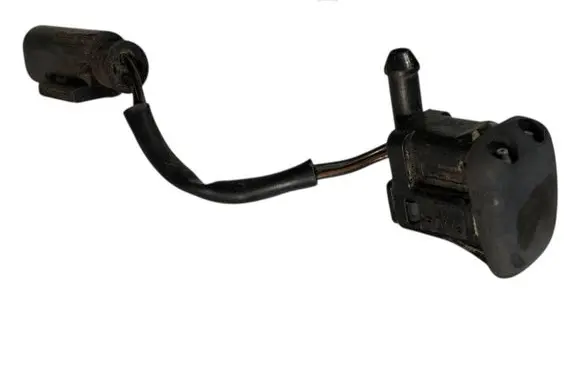 BMW 5 E39 Windshield washer spray nozzle 8361039 61668361039