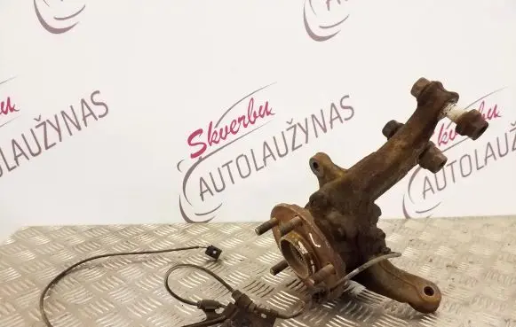 Toyota RAV 4 (XA30) Front wheel hub