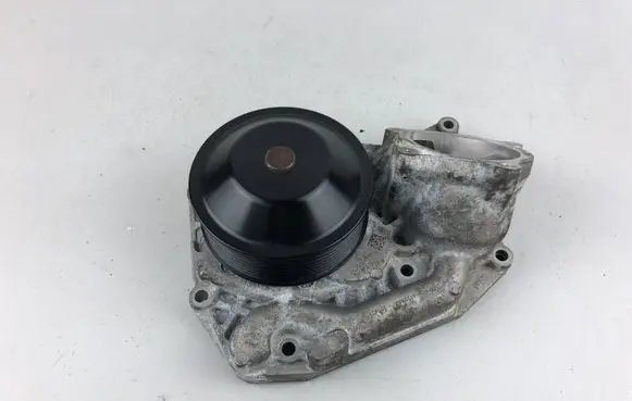 Mini Cooper Countryman F60 Water pump 8617545